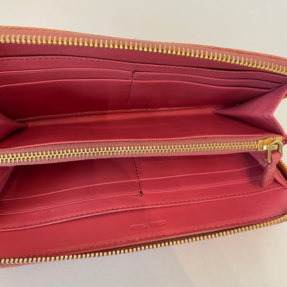 Miu Miu by Prada Pink/Mauve Croc Embossed Zip Around Wallet - Picture 6 of 16